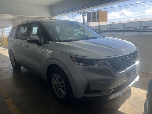 Used 2022 Kia Carnival LX image 12