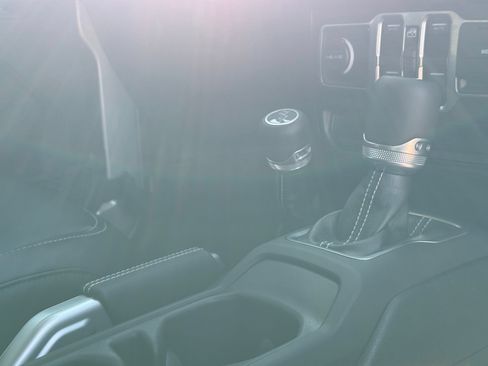 Used 2018 Jeep Wrangler Unlimited Sahara AWD/4WD image 17