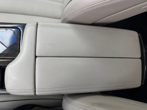 Used 2017 Genesis G90 3.3T Premium RWD image 32