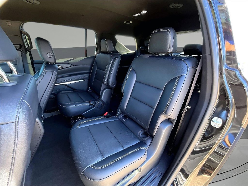 Used 2025 Chevrolet Traverse LT AWD/4WD image 26