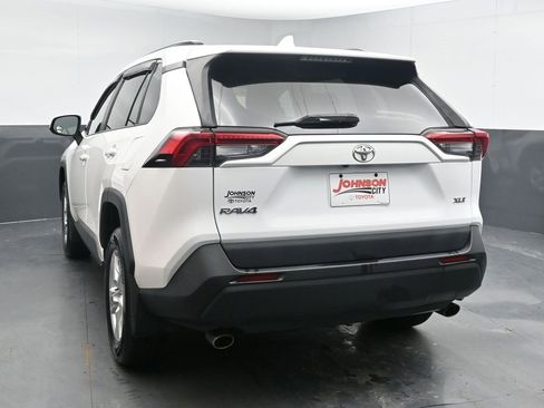 Used 2019 Toyota RAV4 XLE w/ Carpet Mat Package image 6