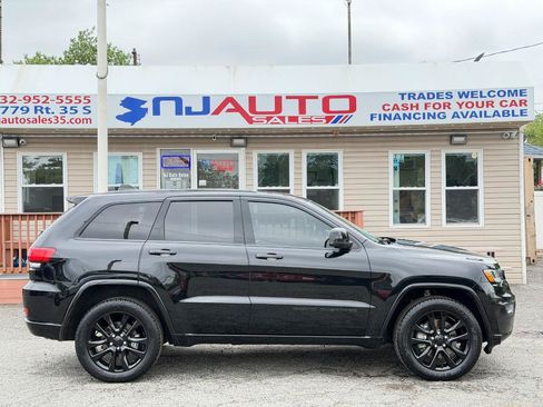 Used 2021 Jeep Grand Cherokee Laredo X AWD/4WD image 3