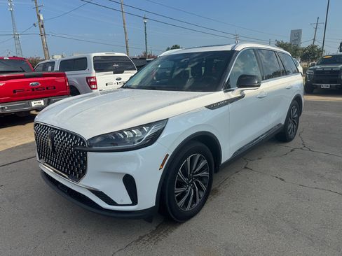 Used 2025 Lincoln Aviator 2WD image 1