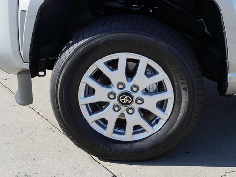 Certified 2025 Toyota Tacoma SR5 AWD/4WD image 12