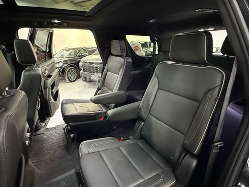 Used 2023 GMC Yukon SLT image 16