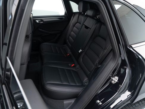 Certified 2026 Porsche Macan AWD/4WD image 28