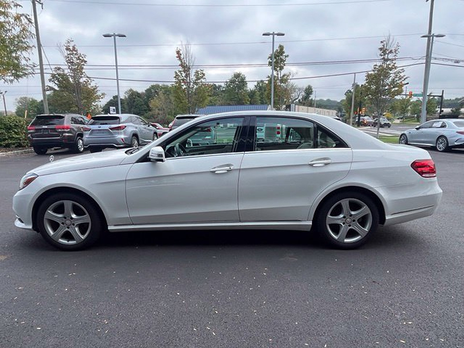 Used 2015 Mercedes-Benz E 350 4MATIC Sedan image 4