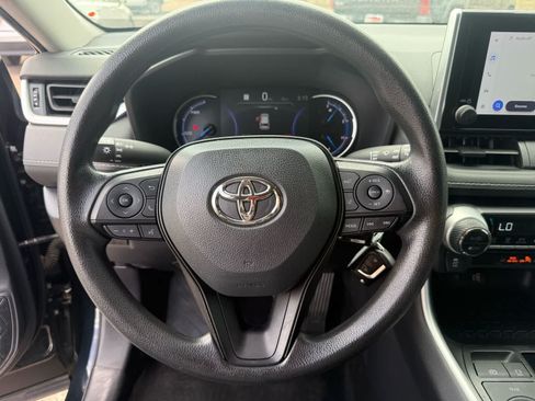 Used 2023 Toyota RAV4 LE AWD/4WD image 16