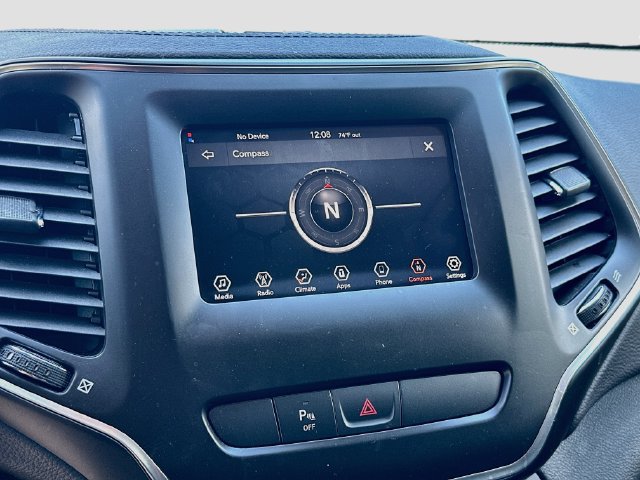 Used 2019 Jeep Cherokee Latitude Plus w/ Trailer Tow Group AWD/4WD image 13