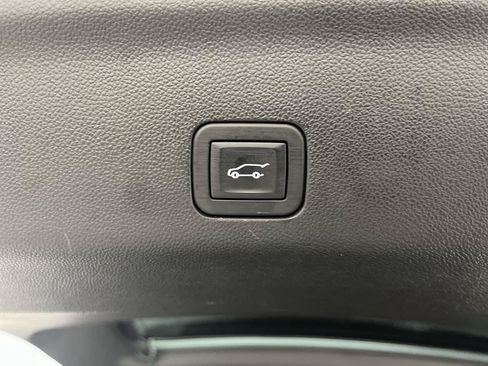 Certified 2025 GMC Yukon Denali w/ Sun & Power Step Package AWD/4WD image 5