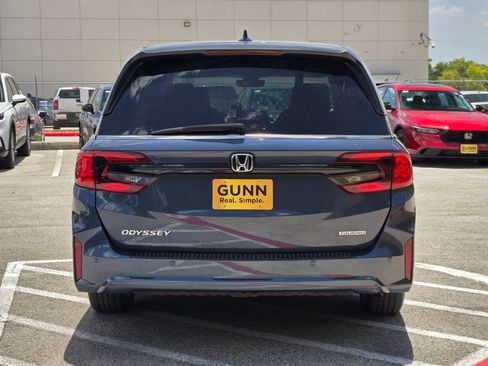 Used 2025 Honda Odyssey Touring image 4
