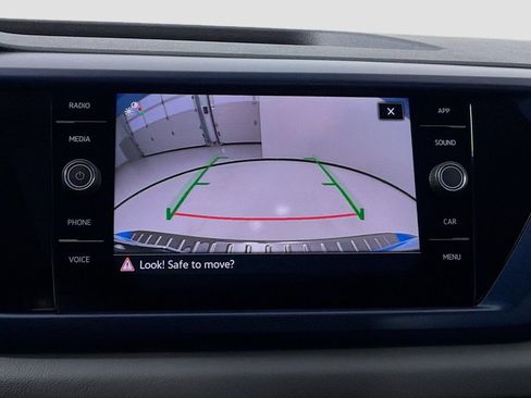 Used 2023 Volkswagen Taos SE w/ Panoramic Sunroof Package image 14