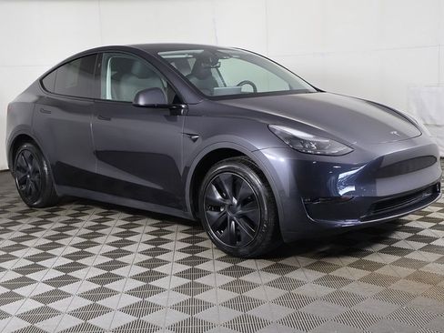 Used 2025 Tesla Model Y Long Range AWD/4WD image 55