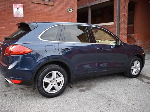 Used 2014 Porsche Cayenne S AWD/4WD image 2