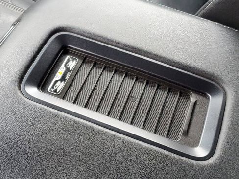 Used 2017 Chevrolet Suburban LT w/ LT Signature Package image 21