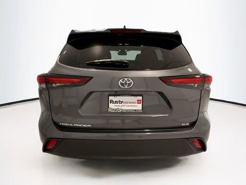 Used 2025 Toyota Highlander XLE image 5