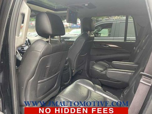 Used 2017 Cadillac Escalade Luxury AWD/4WD image 3