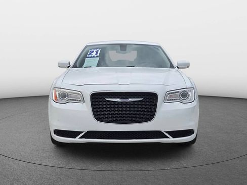 Used 2021 Chrysler 300 Touring L RWD image 3