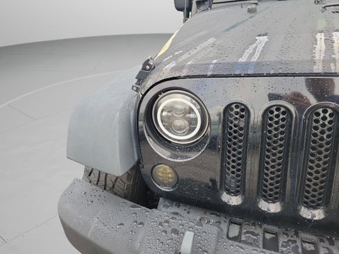 Used 2010 Jeep Wrangler Unlimited Islander image 16