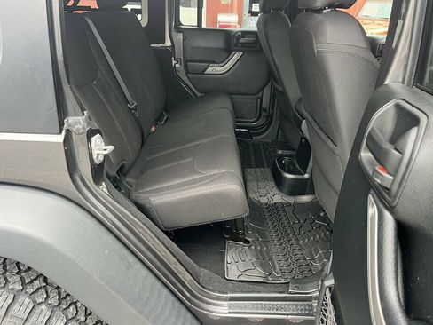 Used 2018 Jeep Wrangler Unlimited Sport S AWD/4WD image 39