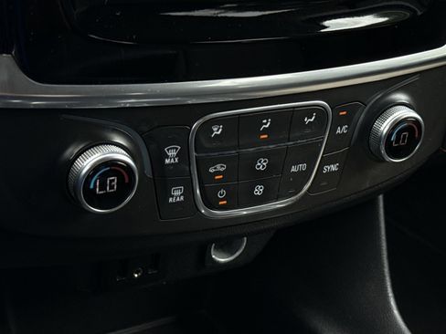 Used 2019 Chevrolet Traverse LS FWD image 18