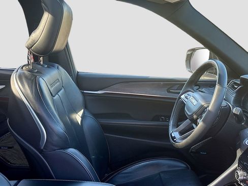 Used 2024 Jeep Grand Cherokee Overland w/ Advanced Protech Group III image 24