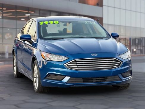 Used 2017 Ford Fusion SE w/ Fusion SE Technology Package FWD image 1