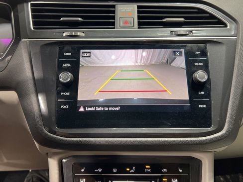 Used 2024 Volkswagen Tiguan SE R-Line image 35