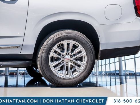 Used 2024 GMC Yukon XL SLT AWD/4WD image 36