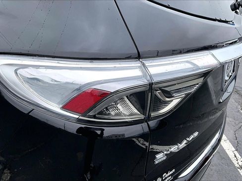 Used 2024 Buick Enclave Avenir w/ Avenir Technology Package image 28