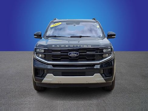 Used 2025 Ford Expedition Platinum AWD/4WD image 2