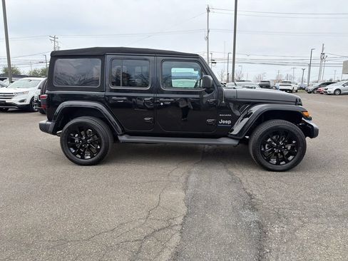 Used 2023 Jeep Wrangler Unlimited Sahara w/ Cold Weather Group AWD/4WD image 7