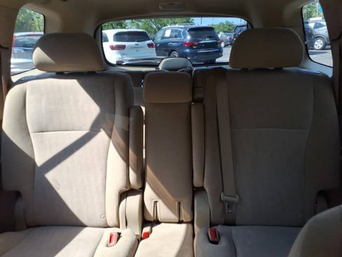 Used 2013 Toyota Highlander FWD image 16