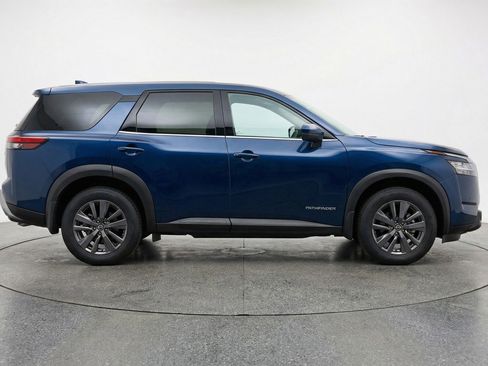Used 2025 Nissan Pathfinder SV FWD image 11