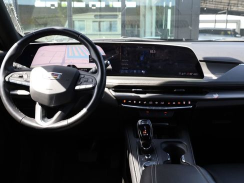 Used 2025 Cadillac XT4 Premium Luxury FWD image 24