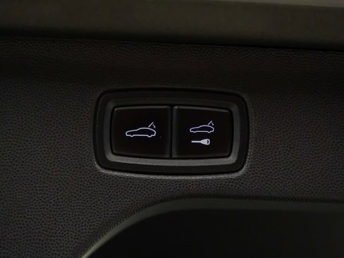 Used 2025 Porsche Macan 4S Electric image 14