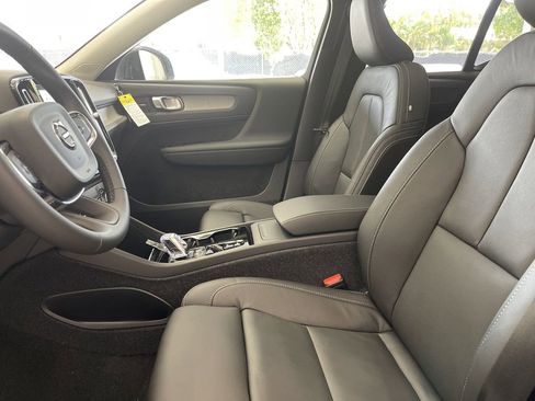 Used 2024 Volvo XC40 B5 Ultimate image 11