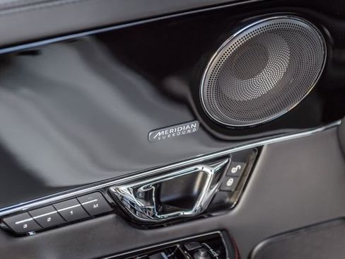 Used 2016 Jaguar XJ image 50