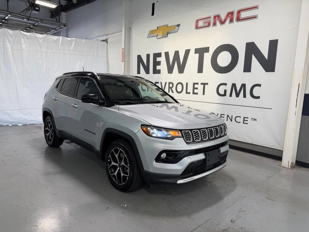 Used 2025 Jeep Compass Limited AWD/4WD image 2