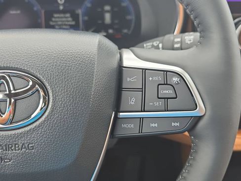 New 2026 Toyota Highlander Platinum image 19