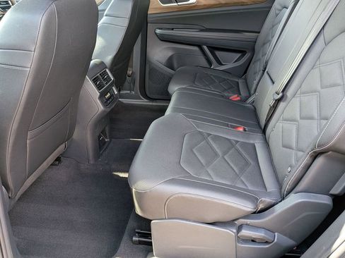 Used 2025 Volkswagen Atlas SE image 24