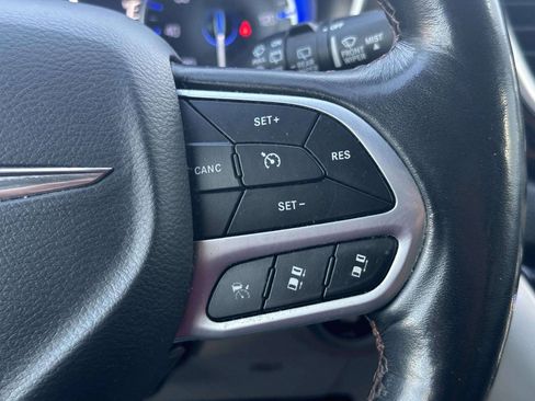 Used 2020 Chrysler Pacifica Touring-L Plus w/ Tire & Wheel Group FWD image 30