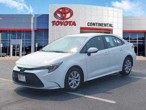 Certified 2025 Toyota Corolla LE FWD image 3