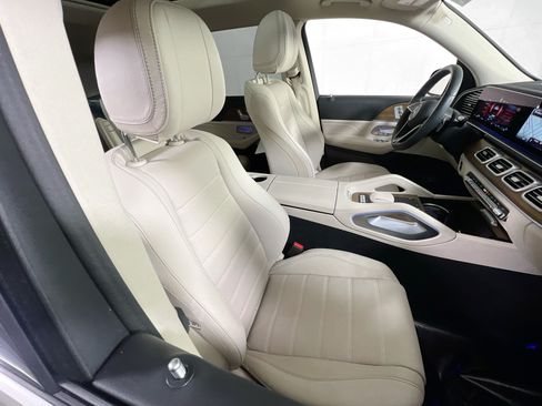 Used 2024 Mercedes-Benz GLS 450 4MATIC image 29