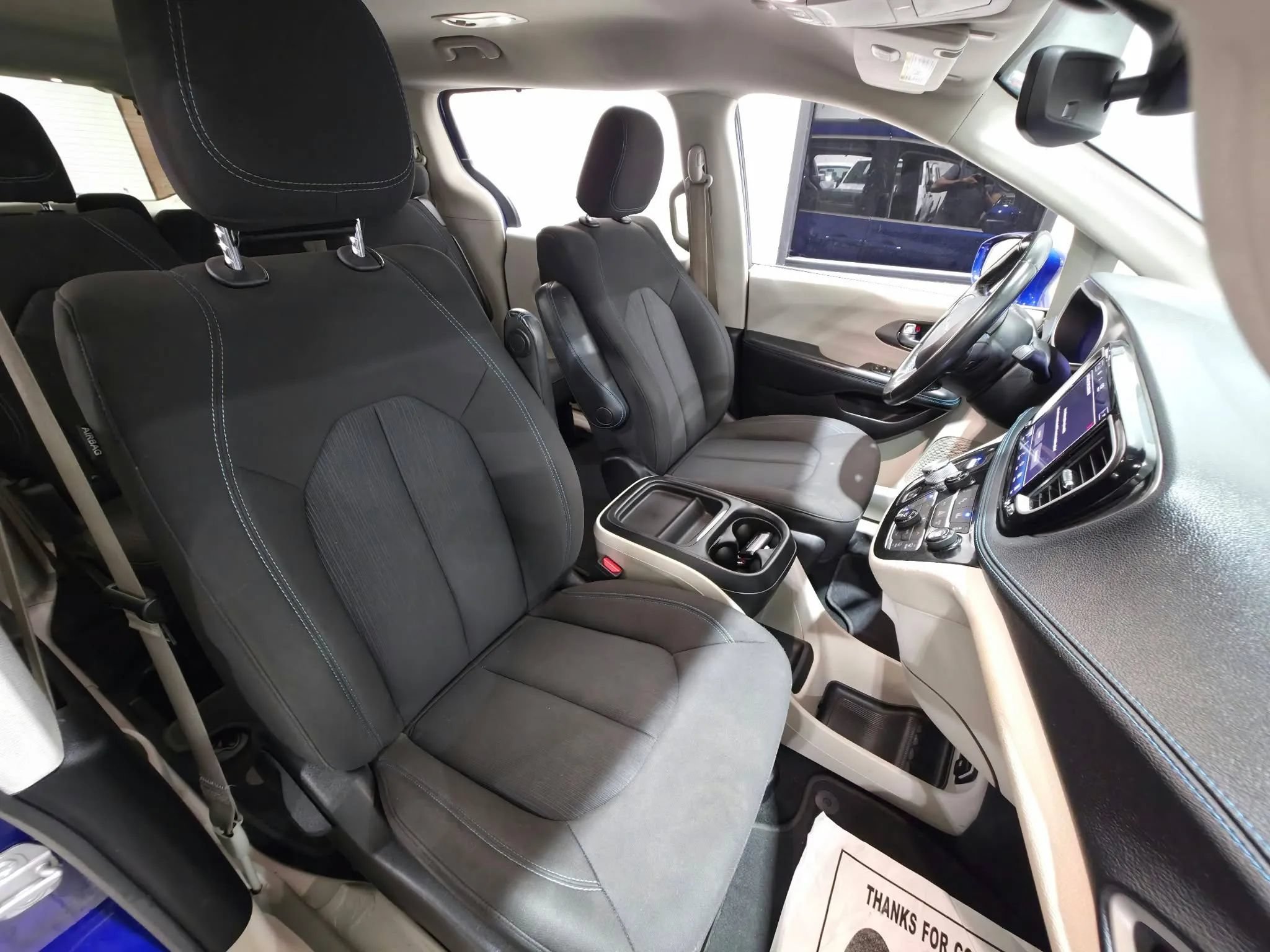 Used 2021 Chrysler Pacifica Touring w/ Cold Weather Group FWD image 18