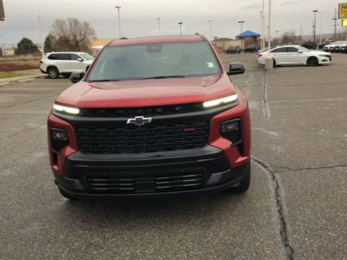 Used 2024 Chevrolet Traverse RS image 3