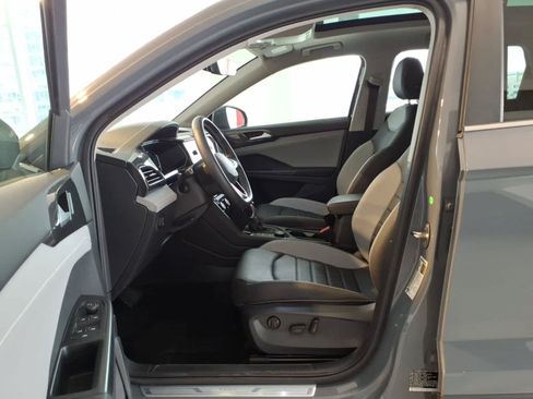 Used 2023 Volkswagen Taos SEL AWD/4WD image 16