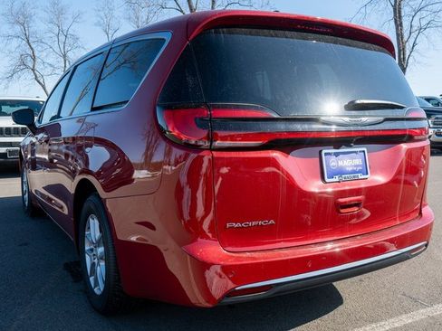 New 2026 Chrysler Pacifica Select image 7