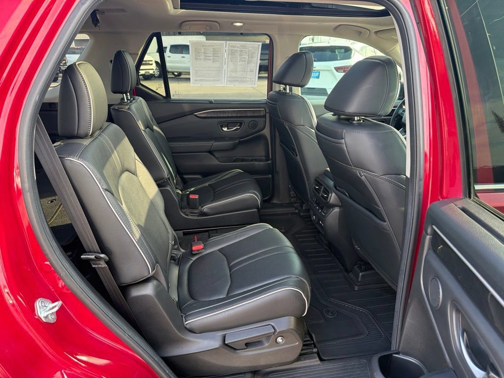Used 2023 Honda Pilot Elite image 12