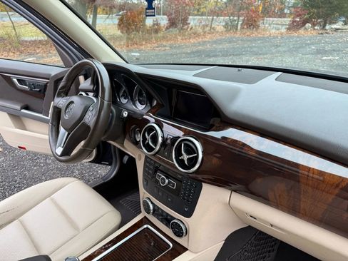 Used 2015 Mercedes-Benz GLK 350 4MATIC image 40